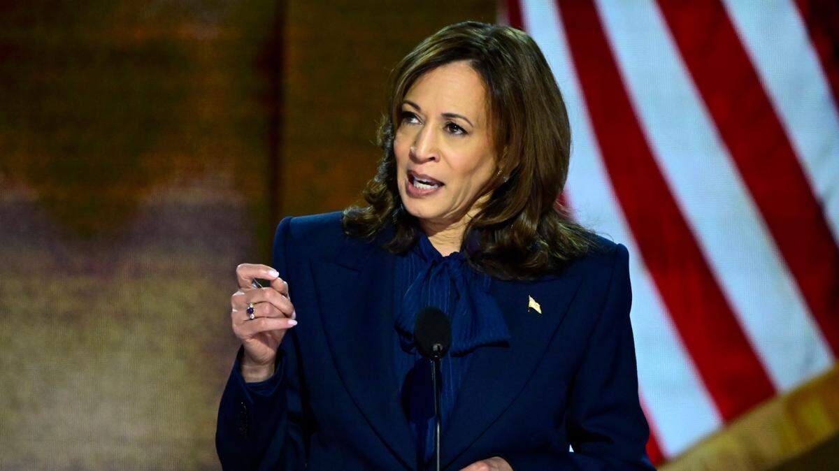 La vicepresidenta de Estados Unidos, Kamala Harris, da un discurso para aceptar la nominación a la candidatura presidencial por el Partido Demócrata, el jueves 22 de agosto de 2024, en Chicago, durante la clausura de la Convención Nacional Demócrata.