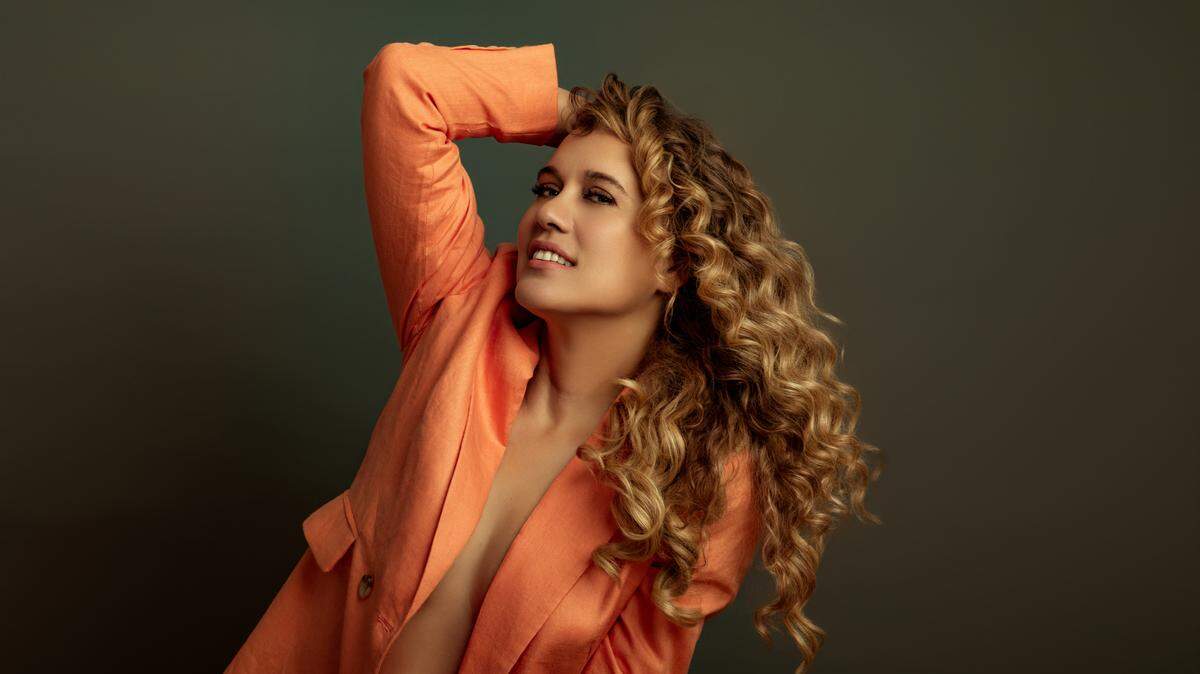 Niuver se presenta en concierto en el Koubek Center de Miami el 1 de octubre, acompañada por músicos cubanos y en especial Yadam González, productor de nuevo álbum, ‘Vivir’.