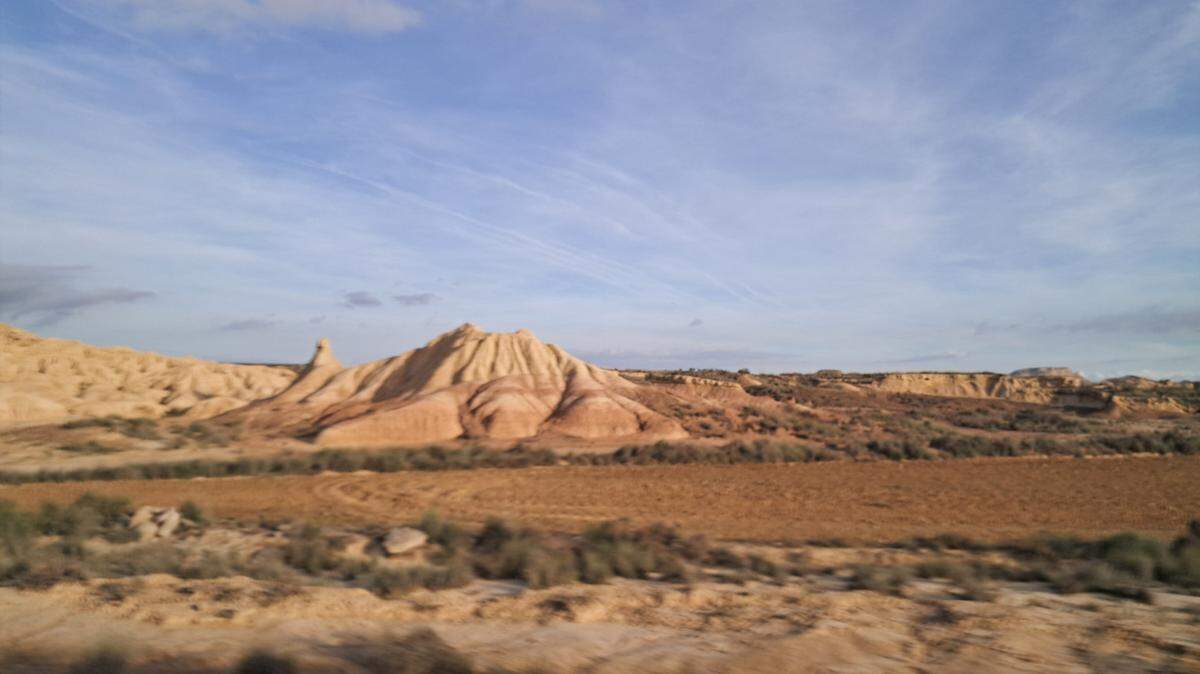 Territorio amarillento que parece lunar y que evoca los paisajes desérticos del estado de Arizona en los Estados Unidos, pero está en España.
