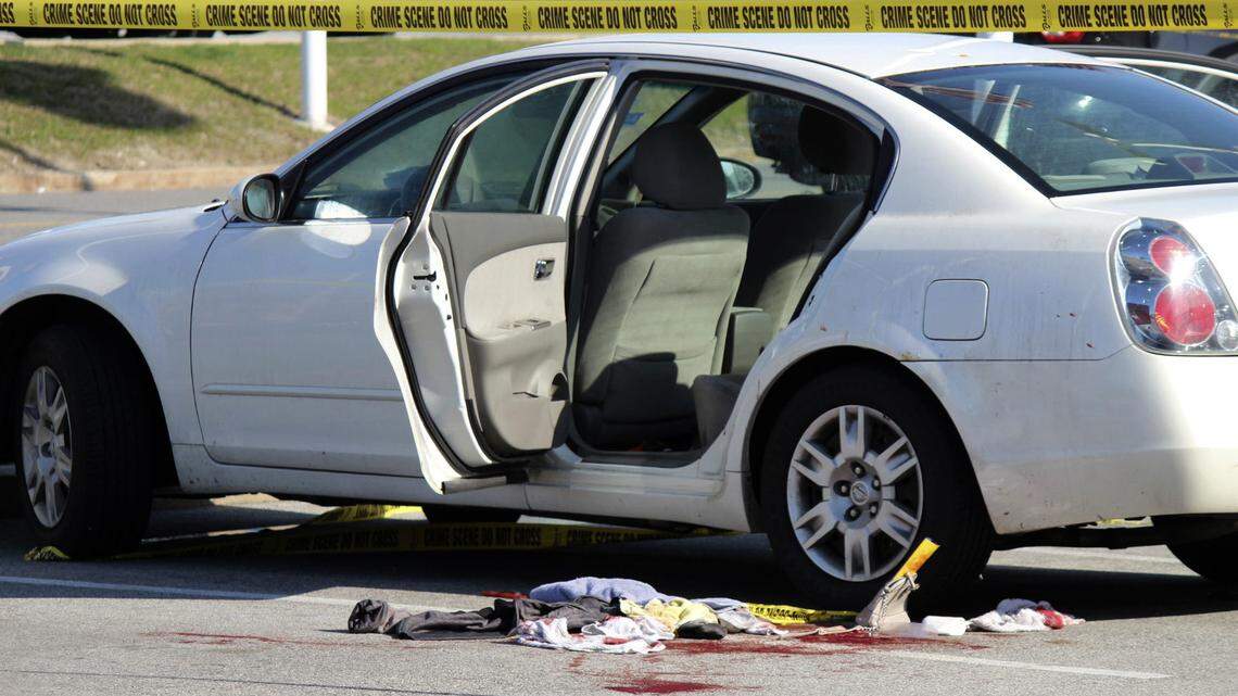 Una niña de 3 años le disparó accidentalmente a su mamá embarazada en Merrillville, Indiana.