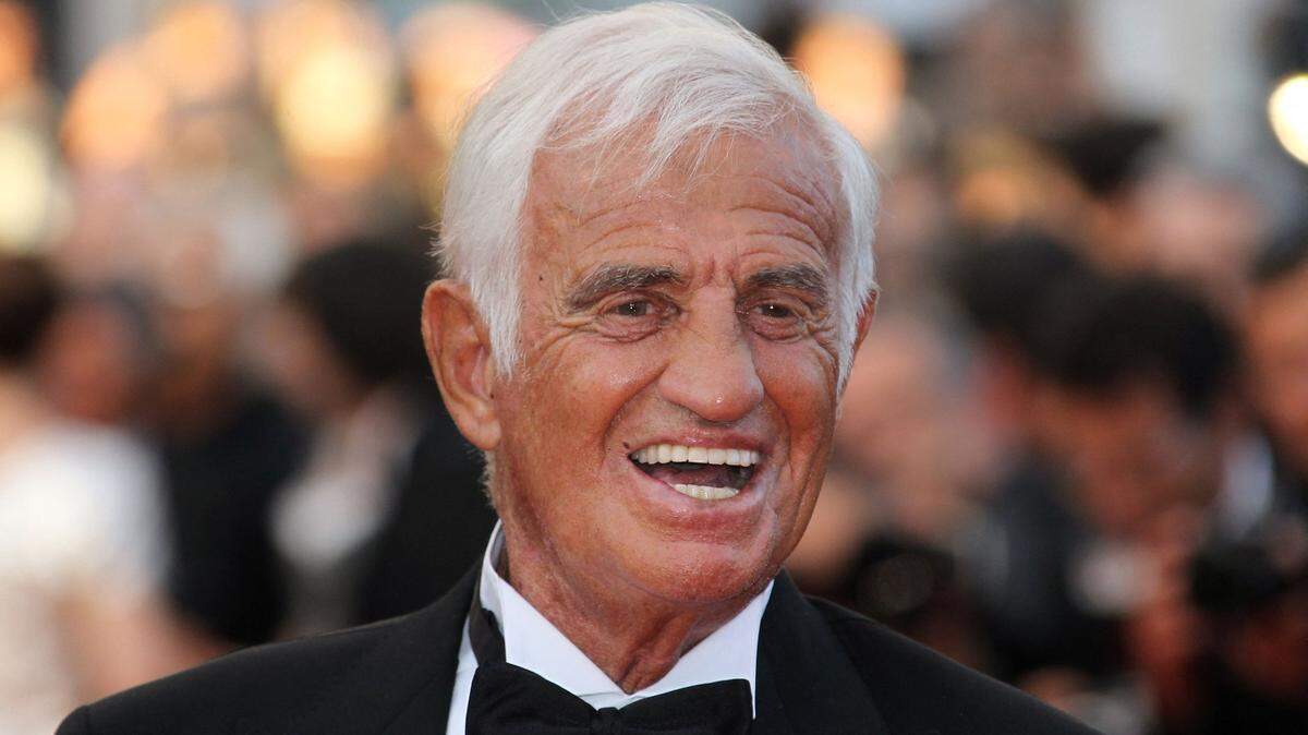 Foto de archivo. Jean-Paul Belmondo, astro de la emblemática película de la Nueva Ola francesa “Sin aliento” (“À bout de souffle”) cuya achatada nariz de boxeador y sonrisa de libertino lo convirtieron en uno de los protagonistas más reconocibles del país, ha muerto. Tenía 88 años.