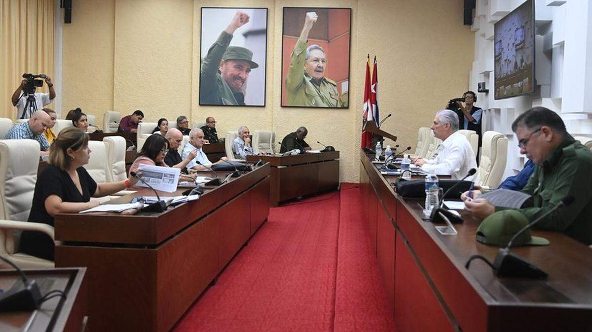 El gobernante cubano Miguel Díaz-Canel se reunió el lunes en La Habana con otros funcionarios para dar comienzo a un “ejercicio” nacional con un despliegue de acciones represivas en medio de tensiones con EEUU.