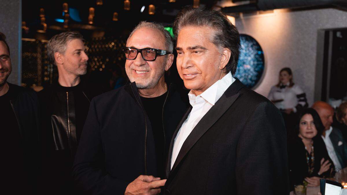 José Luis Rodríguez El Puma junto a Emilio Estefan, productor de Miami Design District Perfomance Series.
