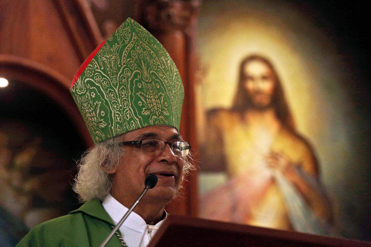 Al principal prelado de Nicaragua, cardenal Leopoldo Brenes, lo empujaron, golpearon y hostigaron a principios de este mes. En la foto, el cardenal Brenes durante una misa el 22 de julio en la Iglesia de la Divina Misericordia, en Managua, que fue atacada a tiros por simpatizantes de Ortega.