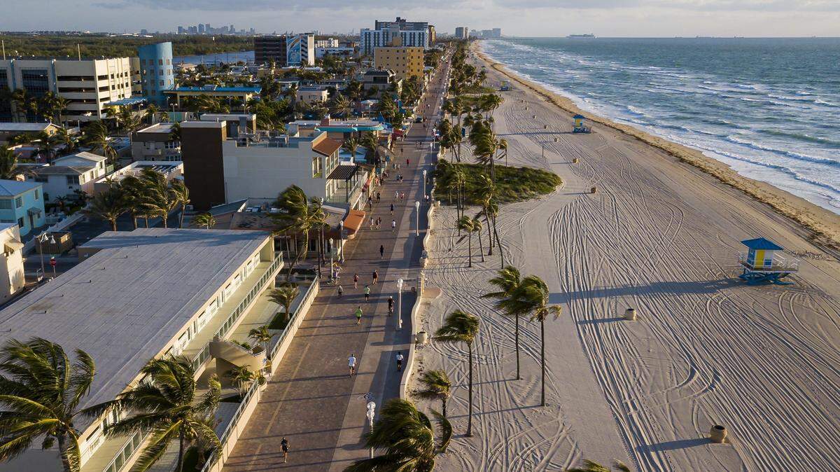 People walk along the Hollywood Beach Broadwalk on May 13, 2020. The cheapest rents in Broward County are well below those in Miami-Dade County.