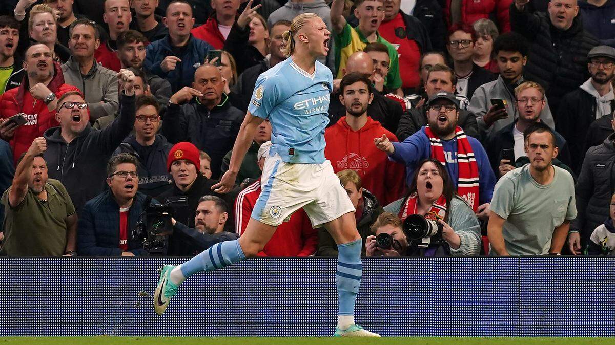 Erling Haaland anotó un doblete y asistió en otro gol en la victoria del Manchester City 3-0 el domingo en la Liga Premier al Manchester United para nuevamente evidenciar la brecha entre ambos equipos.