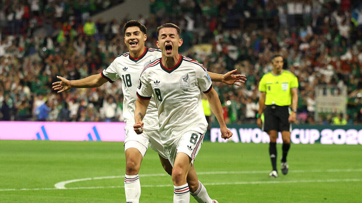 El jugador de México Álvaro Fidalgo celebra tras marcar un gol ante República Checa, en el partido del Grupo A de la Copa Mundial, efectuado el 24 de junio de 2026 en Ciudad de México.