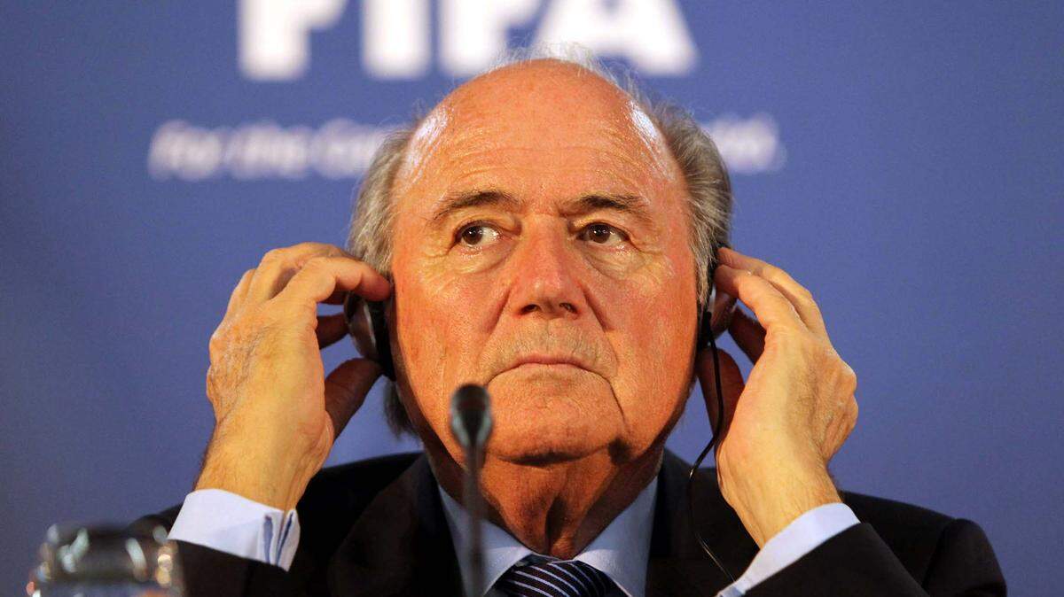 Foto de archivo. El expresidente de la FIFA Joseph Blatter y el expresidente de la UEFA Michel Platini comparecen de nuevo en los tribunales desde el lunes en Suiza por el caso del pago sospechoso cuando eran colaboradores.