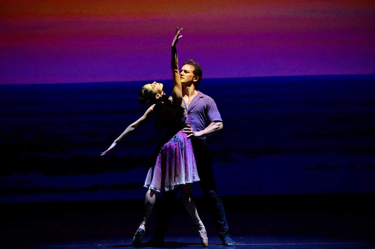 Meisy Laffitte y Maikel Hernández bailando “Ante El Escorial”, una de las composiciones utilizadas en “Lecuona”, coreografia de Yanis Pikieris.