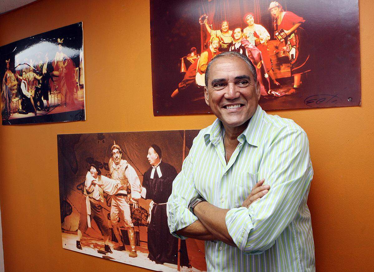 Mario Ernesto Sánchez, un cubano que llegó a Miami por el éxodo de Pedro Pan, trabajo en filmes de Hollywood junto a grandes estrella como Stallone y Andy García, y fue una figura clave del teatro en Miami, como fundador del festival de teatro hispano y la compañía Teatro Avante.