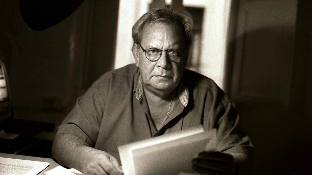 El poeta, disidente y periodista independiente Raúl Rivero en el 2005, en Madrid, donde se estableció después de su salida de prisión de Cuba en el 2004. Rivero falleció en un hospital de Miami este 6 de noviembre, ciudad donde pasó sus últimos años.