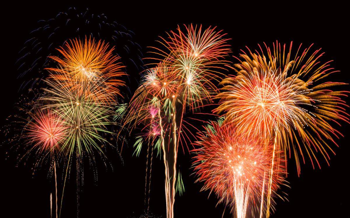 Semana de año nuevo y fuegos artificiales en Ocean Drive, Miami Beach.