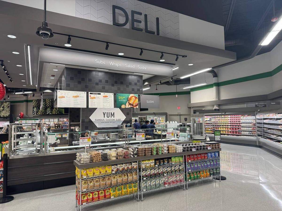 El departamento de charcutería en el nuevo Publix del mall Briar Bay, cerca de The Falls.