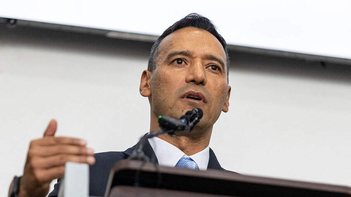 El ministro de Defensa de Colombia, Pedro Sánchez, dijo que el atentado contra el senador Jairo Castellanos fue posiblemente perpetrado por el cartel del ELN.