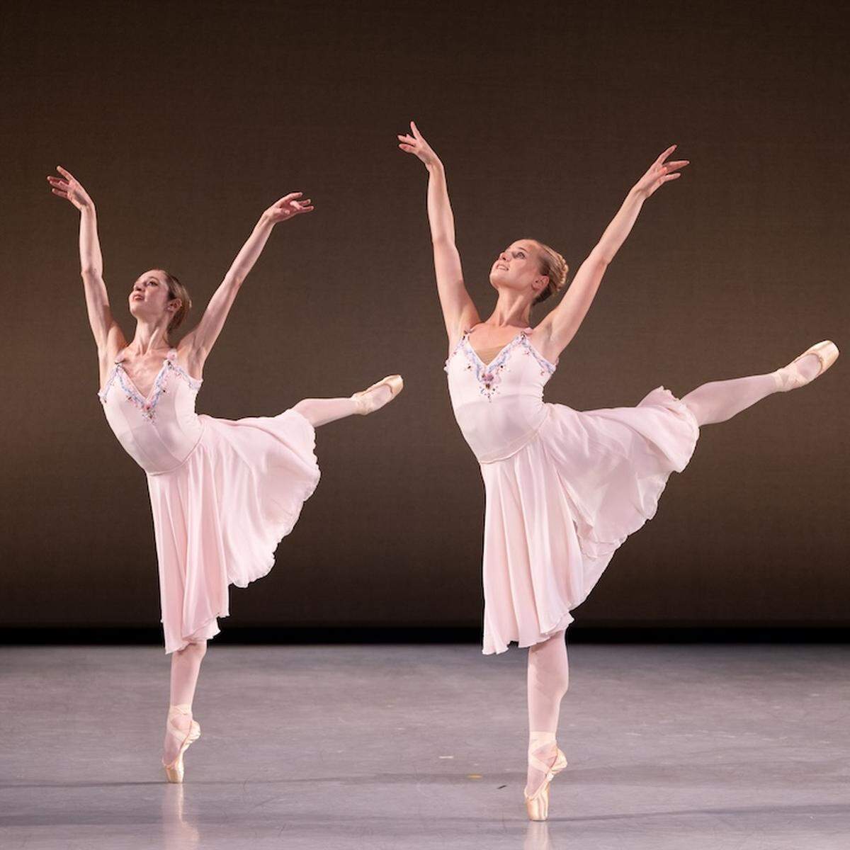 El ballet de la ciudad de Miami presenta “Nex Stage” en Miami Beach Bandshell.
