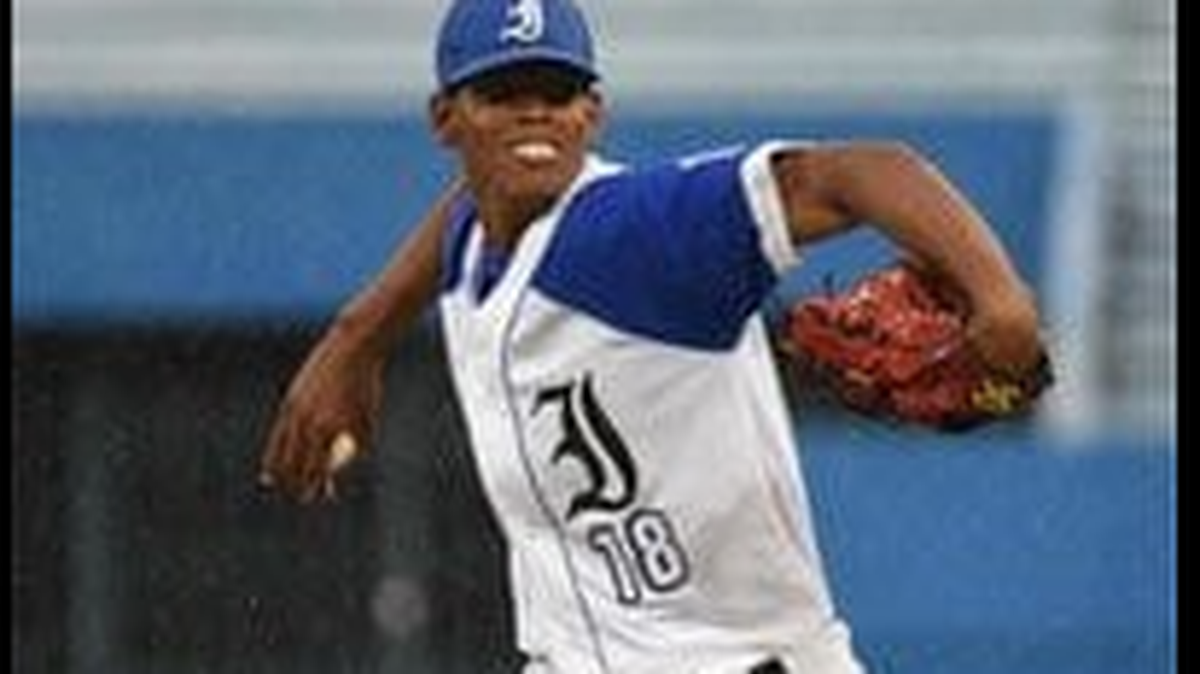 El lanzador Dayron Durán Canet se encuentra preso junto a su hermano menor en el técnico de Alamar, según comunicó en las redes sociales el conocido periodista deportivo Francys Romero.