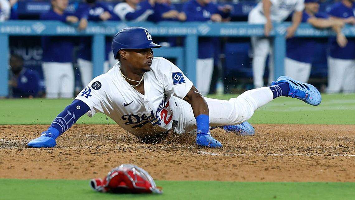 Un veloz jardinero dominicano de los Dodgers llega a los Marlins a cambio de prospecto cubano del pitcheo