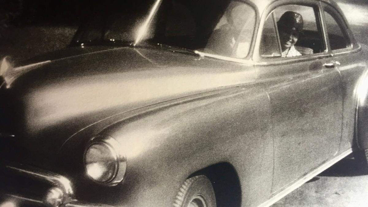 El documental “Espacio: Juan Ramón Jiménez en Miami”, dirigido por Carlos García Pandiello, se presentará el sábado 22 de marzo en The Hub Temple Beth Am de Pinecrest. En la foto, Zenobia Camprubí, esposa de Juan Ramón Jiménez y una de las primeras mujeres que manejó un auto en Madrid.