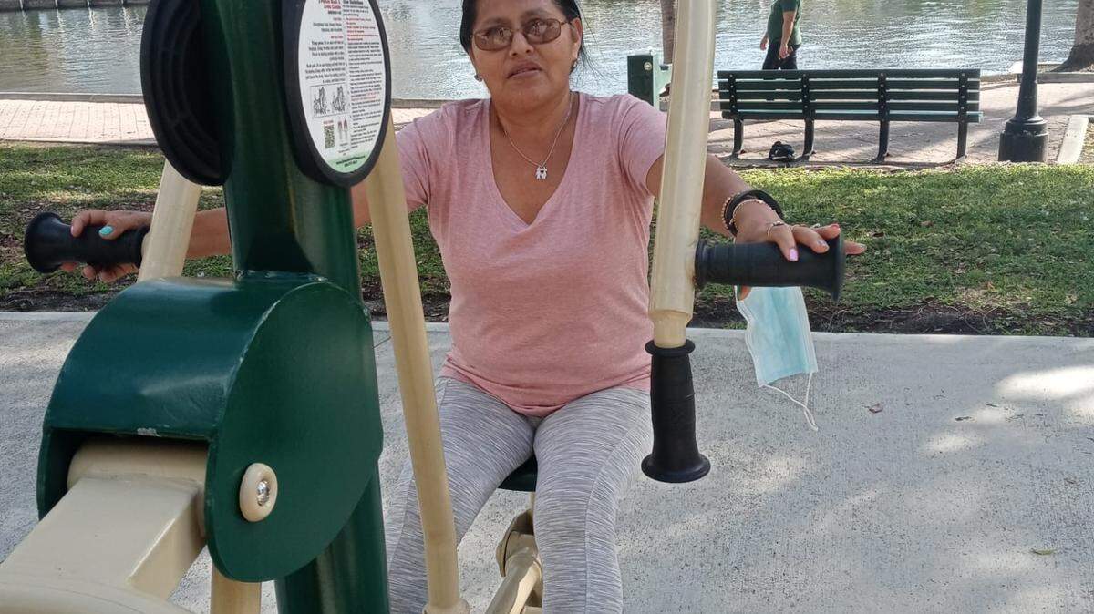 Gregoria Estrada ha comenzado a hacer más ejercicio después de usar la aplicación Healthy Juntos (Healthy Together).