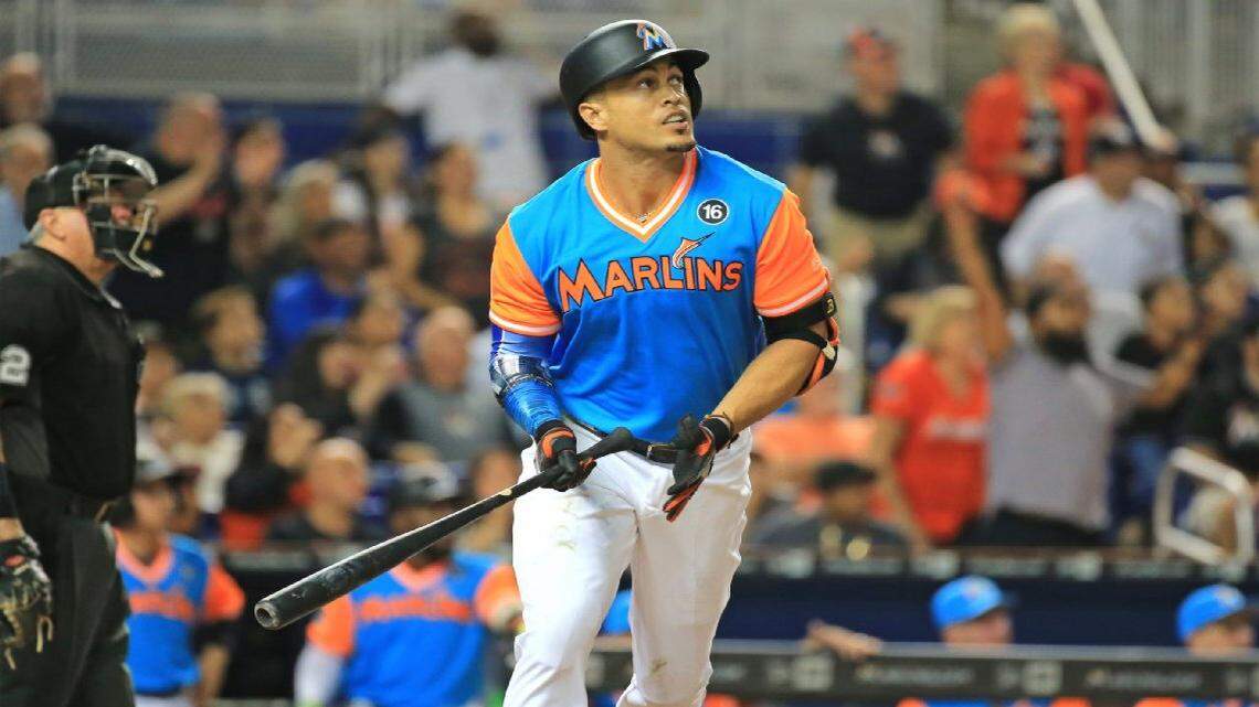 Para el jardinero derecho Giancarlo Stanton es la sexta vez en su carrera que obtiene el galardón de Jugador de la Semana y el cuarto que se acredita un jugador de su equipo esta contienda.