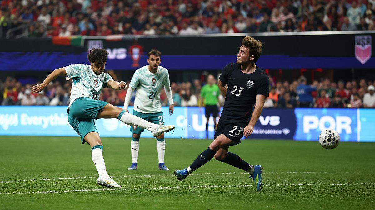 El jugador de Portugal Joao Felix (izq.) anotó el segundo gol de su equipo en el partido amistoso ante Estados Unidos, celebrado el 31 de marzo de 2026 en el Mercedes-Benz Stadium, en Atlanta, Georgia. 