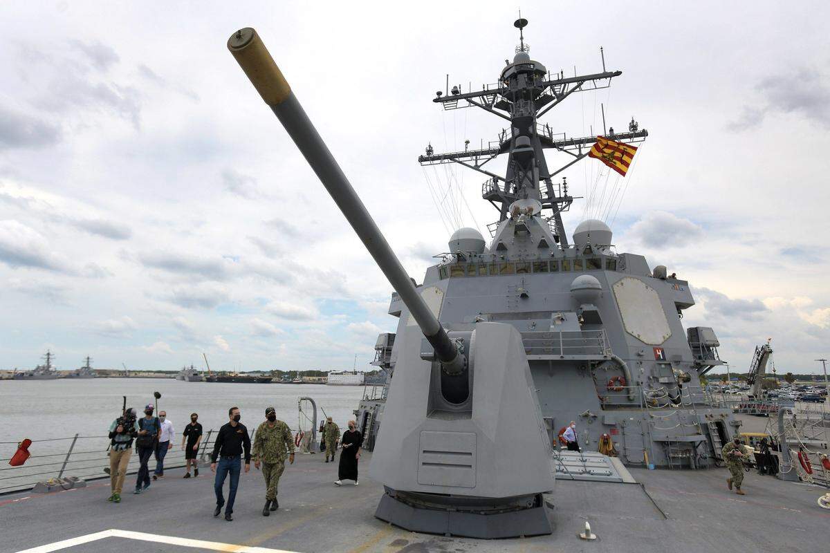 Foto de archivo del USS Jason Dunham. El Departamento de Defensa de Estados Unidos denunció este jueves que dos cazas F-16 de Venezuela sobrevolaron el destructor, que navegaba en aguas internacionales del Caribe.