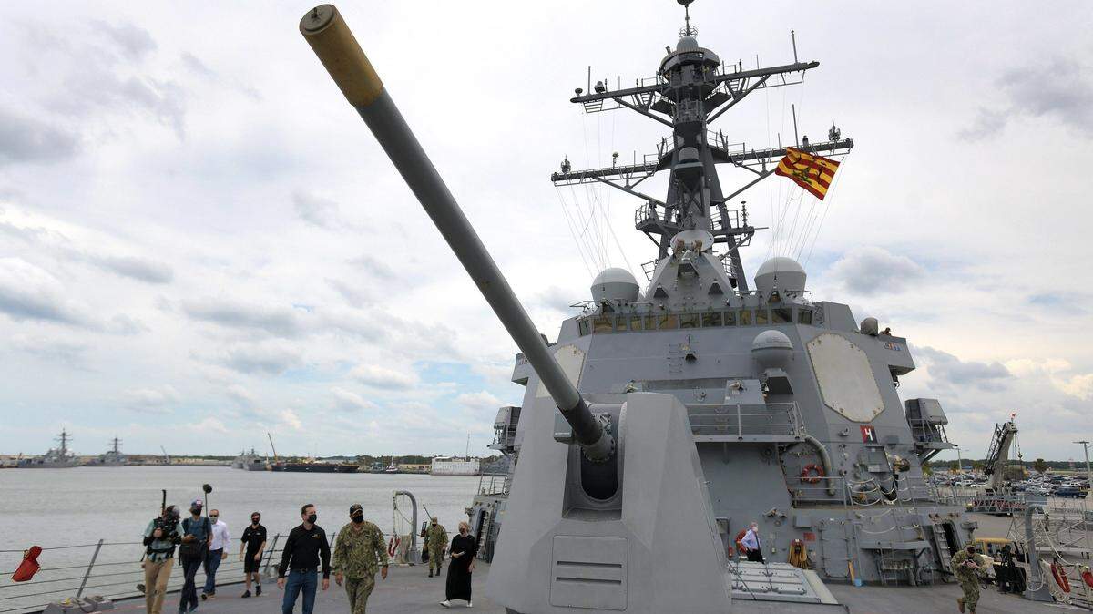 Foto de archivo del USS Jason Dunham. El Departamento de Defensa de Estados Unidos denunció este jueves que dos cazas F-16 de Venezuela sobrevolaron el destructor, que navegaba en aguas internacionales del Caribe.