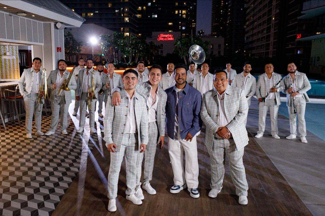 Javier Larragaña (Vocalista Banda Los Sebastianes), Andrés Padilla (Vocalista Banda Los Sebastianes), Luis Fonsi y Armando “Choco” Celis (Vocalista Banda Los Sebastianes).