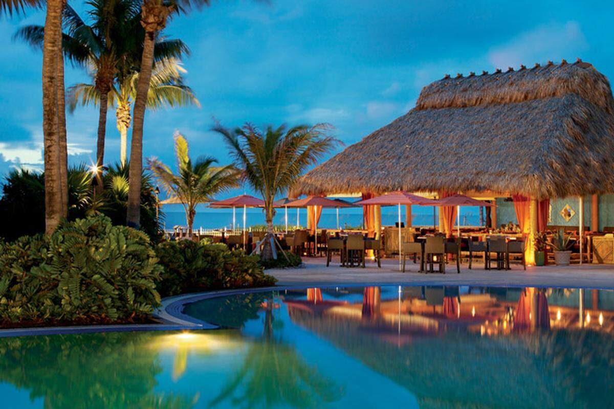 Ritz Carlton Key Biscayne cuenta con un spa de 20,000 pies cuadrados que es un invitación al relajamiento e incluye sauna, baño de vapor y jacuzzi con una relajante cascada.
