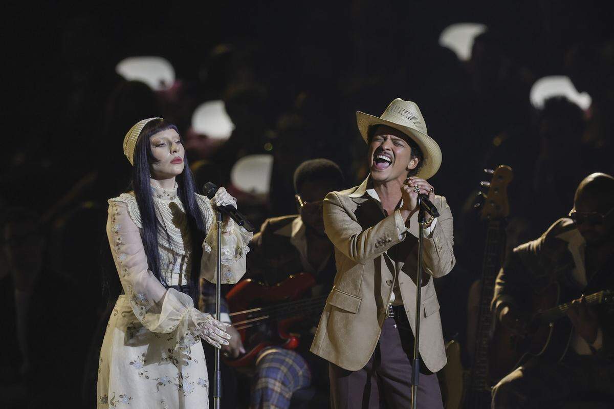 La canción más escuchada es Die With A Smile, la balada a dúo entre Lady Gaga y Bruno Mars, que ha superado los 1.700 millones de reproducciones a nivel global. 