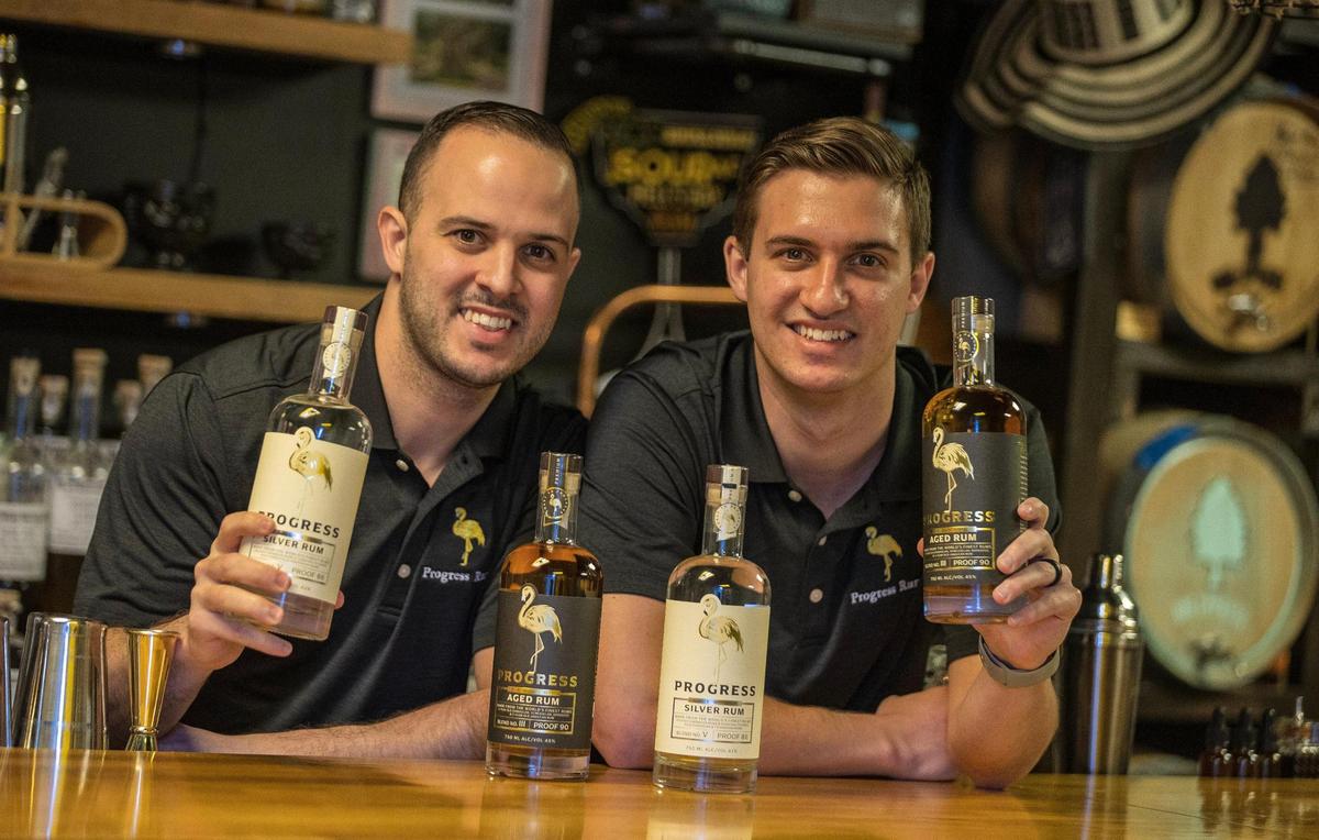 Los hermanos Jesús (izquierda) y Anthony Costa exhiben botellas de su ron, “Progress Rum”, ediciones “Silver” y “Aged”, que crearon en homenaje a la ciudad de Hialeah y lo comercializan como un ron con alma cubana y espíritu americano. -Foto tomada en Big Cypress Distillery, el viernes 2 de febrero de 2024.