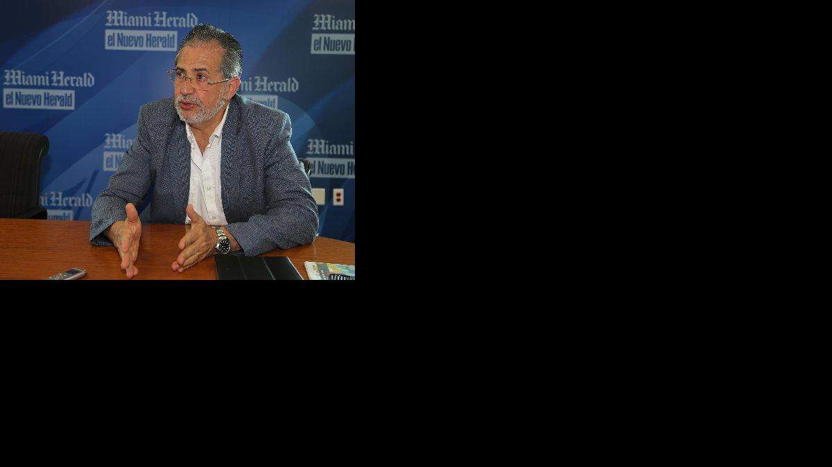 Miguel Otero Silva durante una entrevista en la redaccíon de El Nuevo Herald el Jueves 14 de Mayo del 2015.