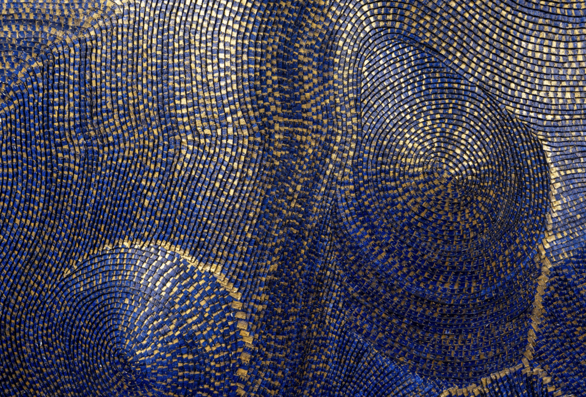 Vista desde Casa Amaral, Bogotá, Colombia. Detalle de ‘Cenit’, 2019 de Olga de Amaral en el ICA Miami.