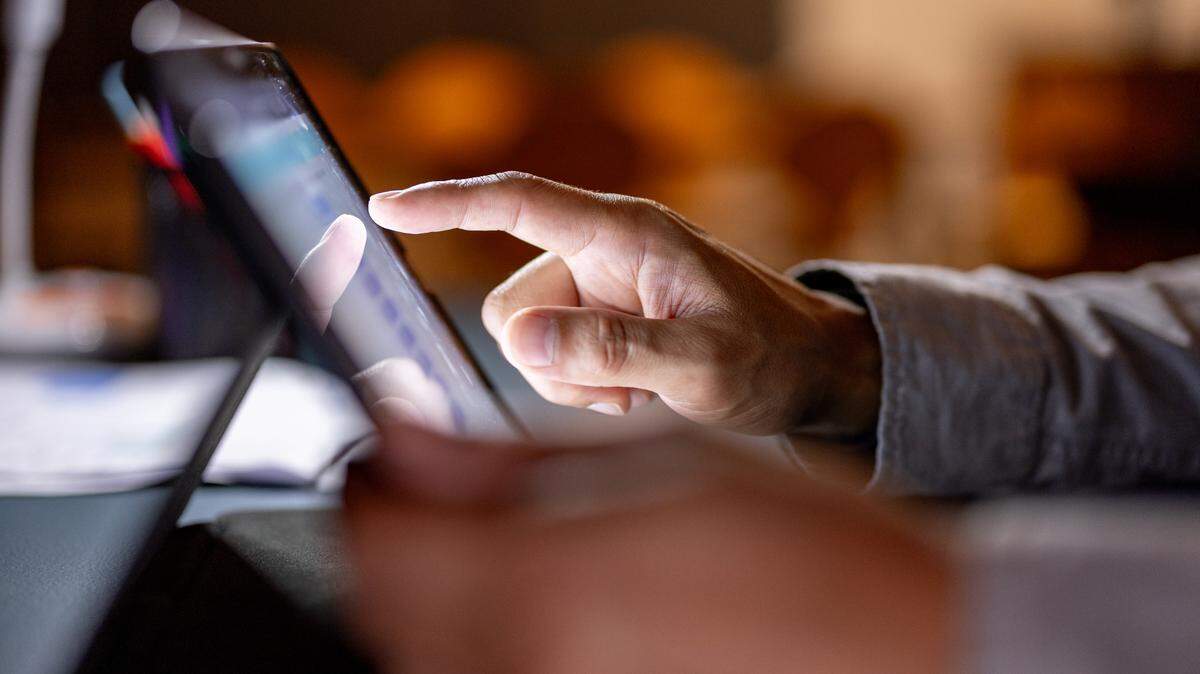 La autoridad estadounidense de telecomunicaciones decidió este jueves restablecer el principio de “neutralidad de la red”, que garantiza el acceso abierto a internet, revocando una decisión tomada durante el mandato de Donald Trump.
