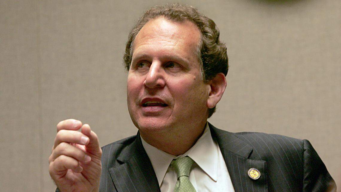 FILE PHOTO: In 2008, U.S. Congressman- Lincoln Diaz-Balart, representing Florida District 21, talks with el Nuevo Herald staff members during a visit to the newsroom.