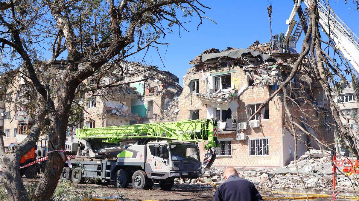 Un bombardeo ruso destruyó un edificio de condominios en Kiev, la capital de Ucrania, el jueves 28 de agosto de 2025.