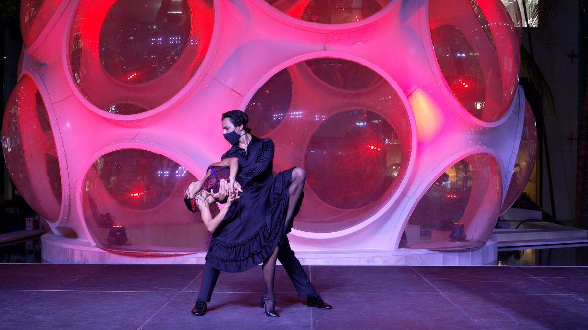 Itzkan Barbosa y Ariel Rose en la coreografía de este último titulada “Córdoba”.