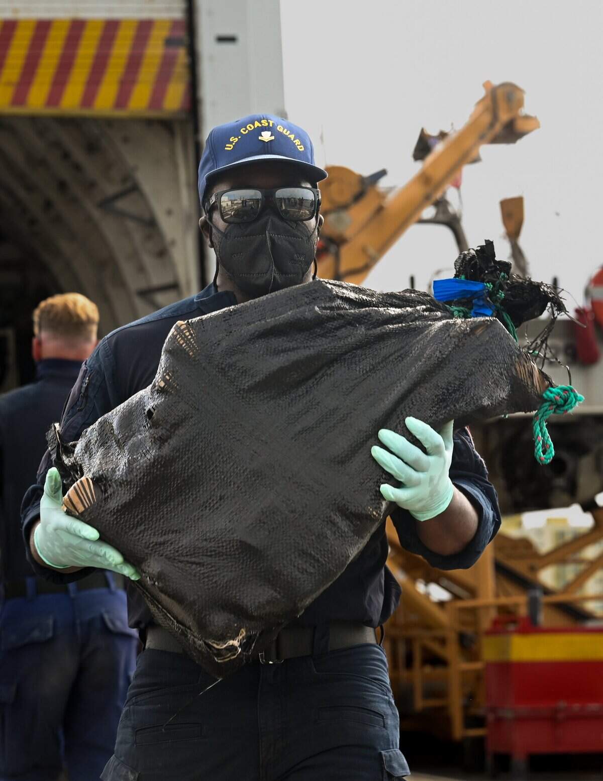 La tripulación del barco “Tampa” de los guardacostas descargó cocaína en la base de Miami Beach decomisada en Océano Pacífico Oriental.