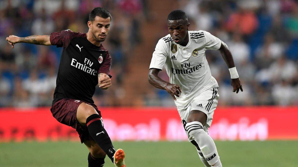 La contratación más cara del Real Madrid esta temporada fue la del  brasileño Vinicius Jr. (der.) por 45 millones de euros.