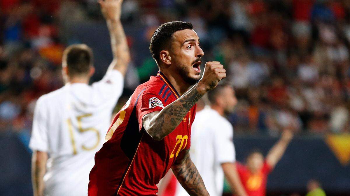 El jugador de España Joselu celebra tras anotar el gol que le dio el triunfo a su equipo ante Italia en el partido de semifinales de la Liga de Campeones, celebrado el 15 de junio de 2023 en Enschede, Países Bajos.