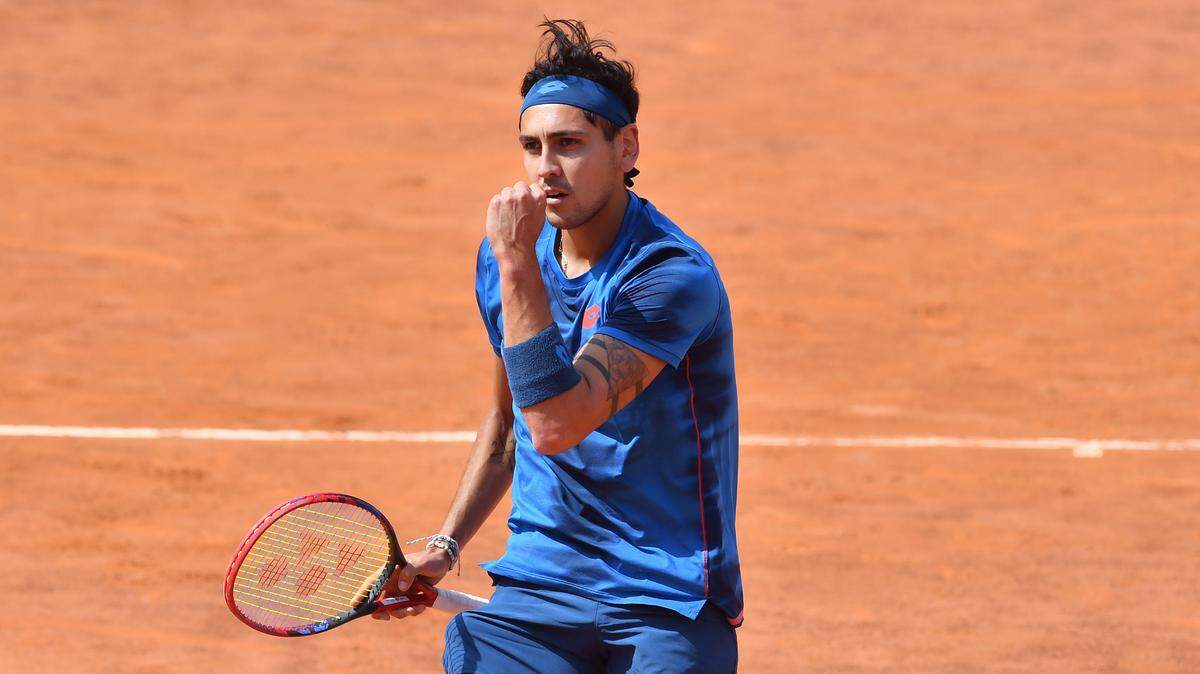 El tenista chileno Alejandro Tabilo, que apeó a Novak Djokovic en tercera ronda, se clasificó el miércoles a las semifinales del Masters 1000 de Roma tras dominar 6-3, 6-4 al chino Zhizhen Zhang.