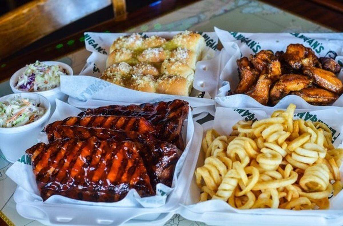 Flanigan’s Seafood Bar and Grill, una cadena de restaurantes de mariscos y parrilladas con sede en el sur de Florida que sirve deliciosas costillas a la barbacoa.