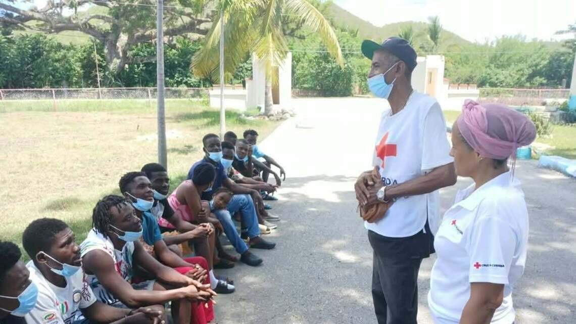 Migrantes haitianos llegaron a Cuba tras varios días en el mar. Autoridades revelan otros planes