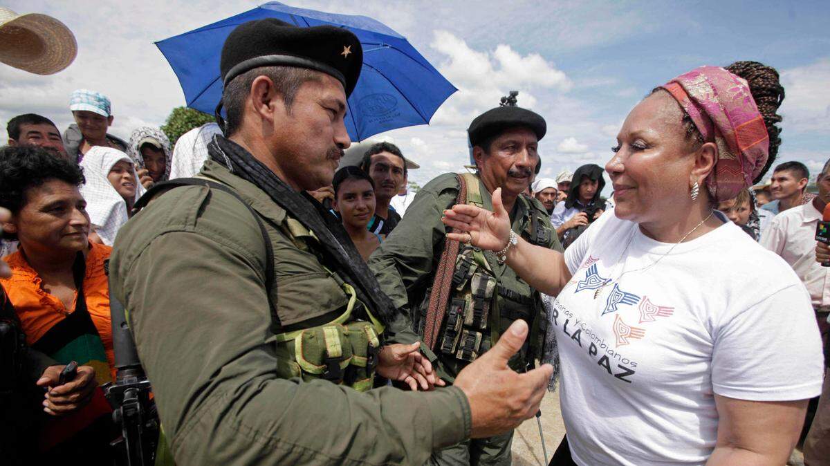 Piedad Córdoba, la polémica congresista colombiana de izquierda que se hizo célebre por su estrecha amistad con el presidente venezolano Hugo Chávez y por su aparente cercanía con los grupos guerrilleros con los que logró la liberación de al menos 20 secuestrados, falleció el sábado.
