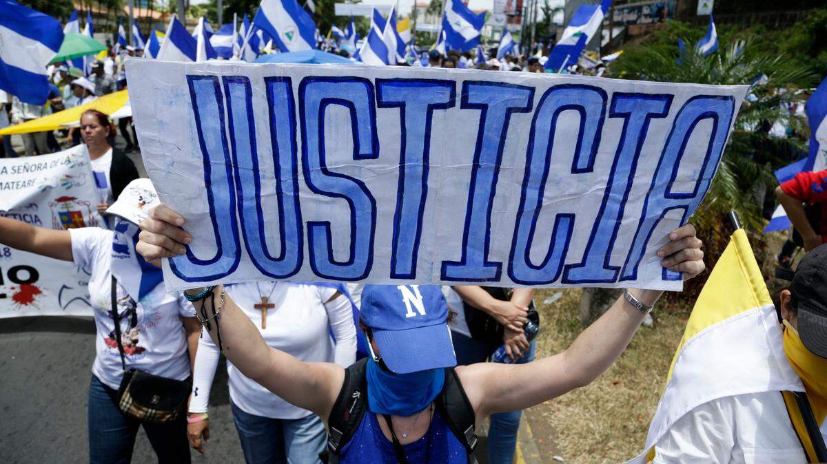 A protest in the streets of Managua on July 28, 2018, against the government of Daniel Ortega and his wife Rosario Murillo.