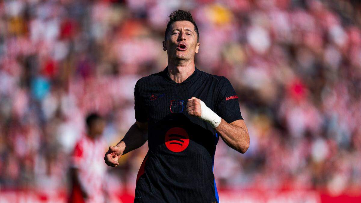 El delantero Robert Lewandowski anotó dos goles en el triunfo de Barcelona 5-1 contra Villarreal, en el partido de la liga española celebrado el 22 de septiembre de 2024 en el Estadio de la Cerámica, en Villarreal.