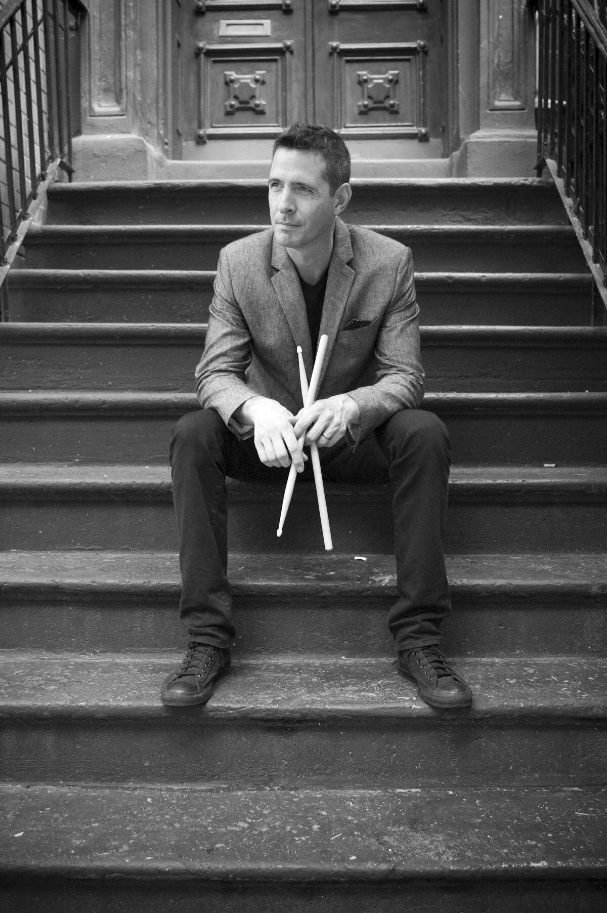 El gran baterista y educador de jazz de Nueva York Jason Tiemann actúa el 22 de enero 2020 al mediodía.