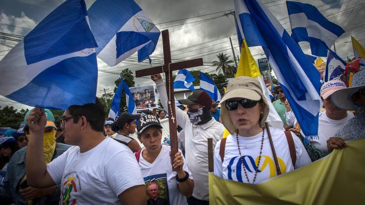 Una manifestación en apoyo de la iglesia católica de Nicaragua recorre las calles de Managua, el 28 de julio del 2018.