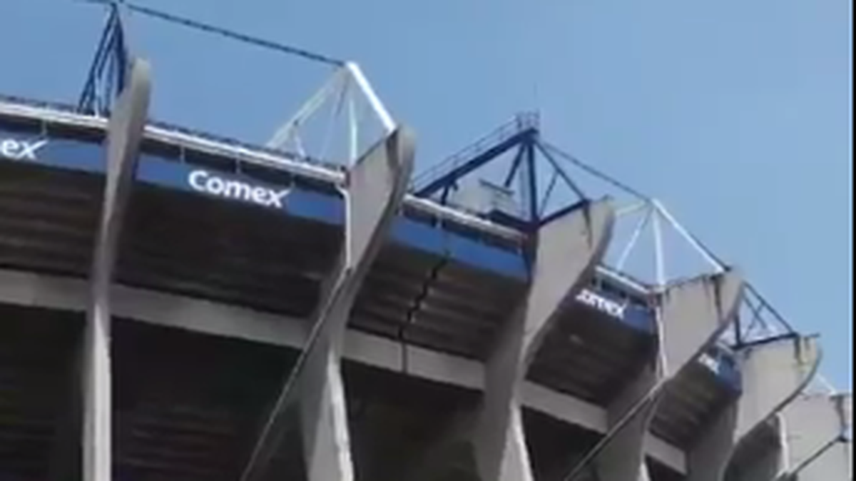 El sismo de magnitud 7,1 en la escala de Richter que provocó severos daños en predios de distintas zonas de Ciudad de México obligó a la Liga MX a reprogramar el partido de octavos de final entre América y Cruz Azul del martes en el estadio Azteca.