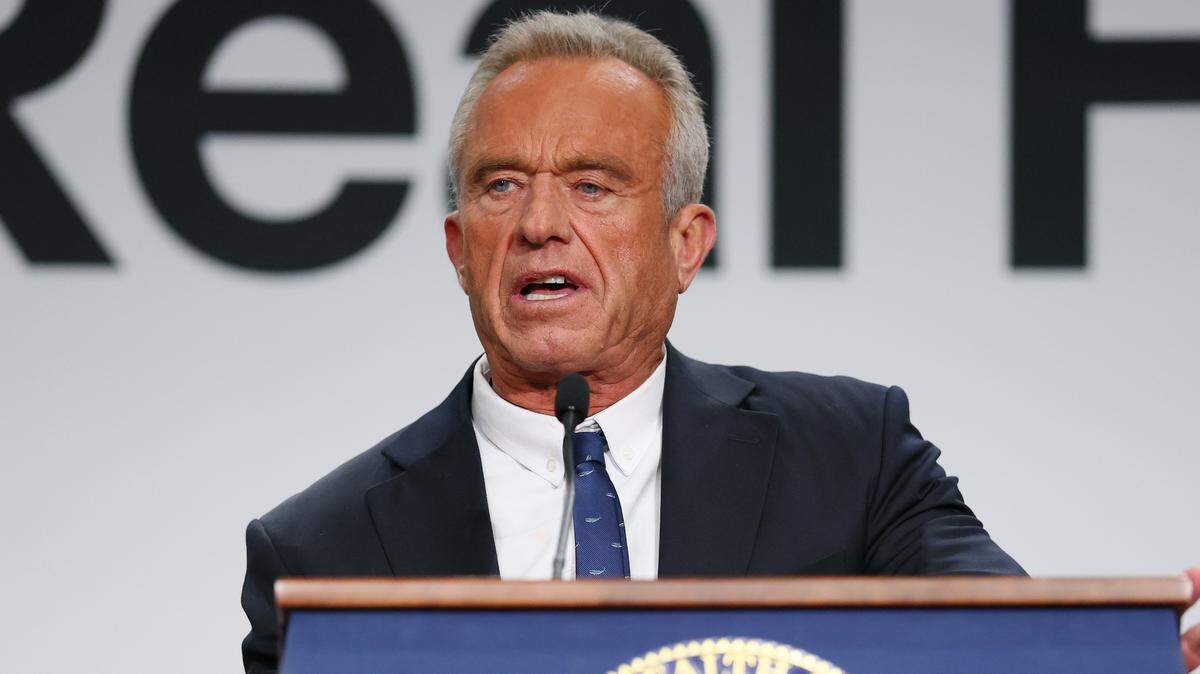El secretario de Salud y Servicios Humanos de Estados Unidos, Robert F. Kennedy Jr., habla durante un evento para “Celebrar la Implementación de las Pautas Dietéticas para los Estadounidenses” en la sede de Salud y Servicios Humanos el 11 de febrero de 2026 en Washington, DC.